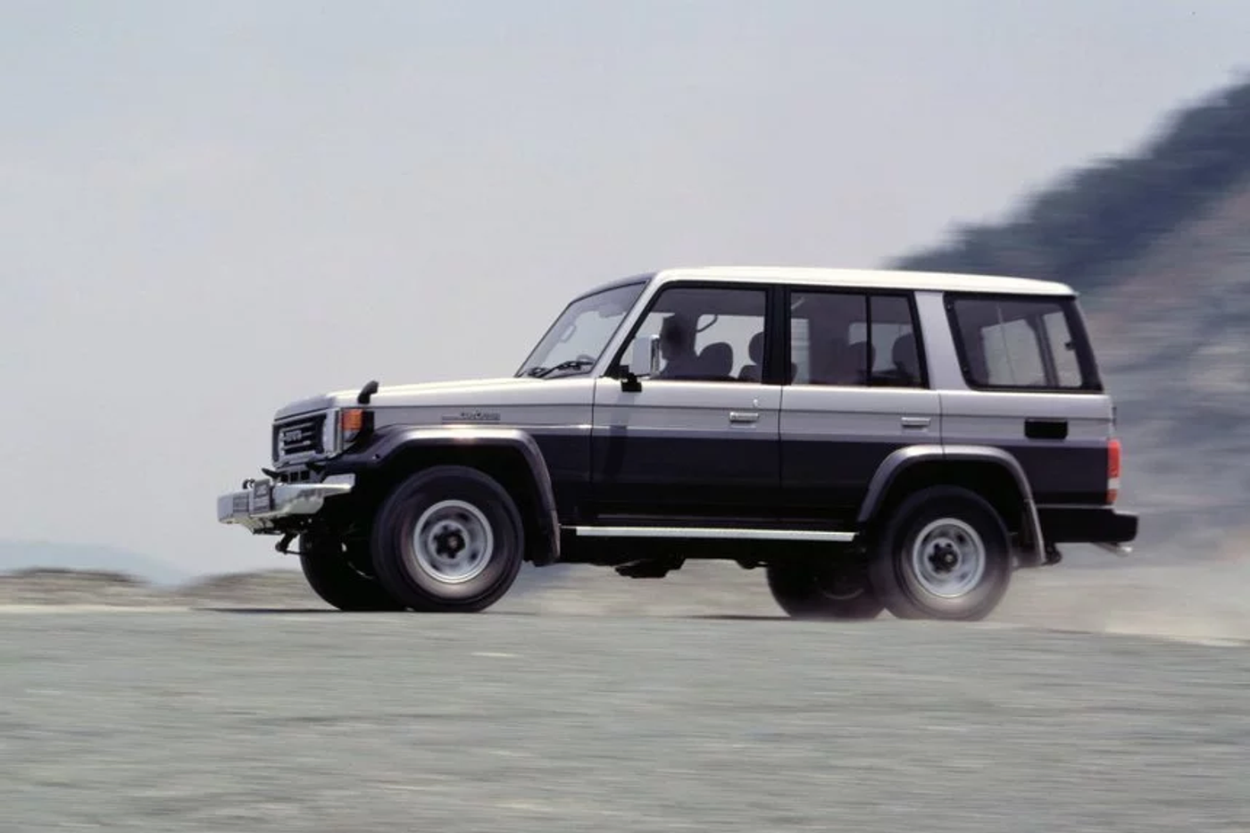 Land Cruiser 70 примерил новую «форму» и технические «обновки»