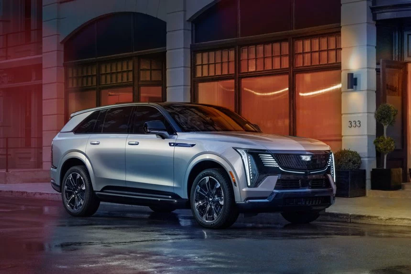 Более 700 километров на одной зарядке: дальнобойный Cadillac Escalade IQ