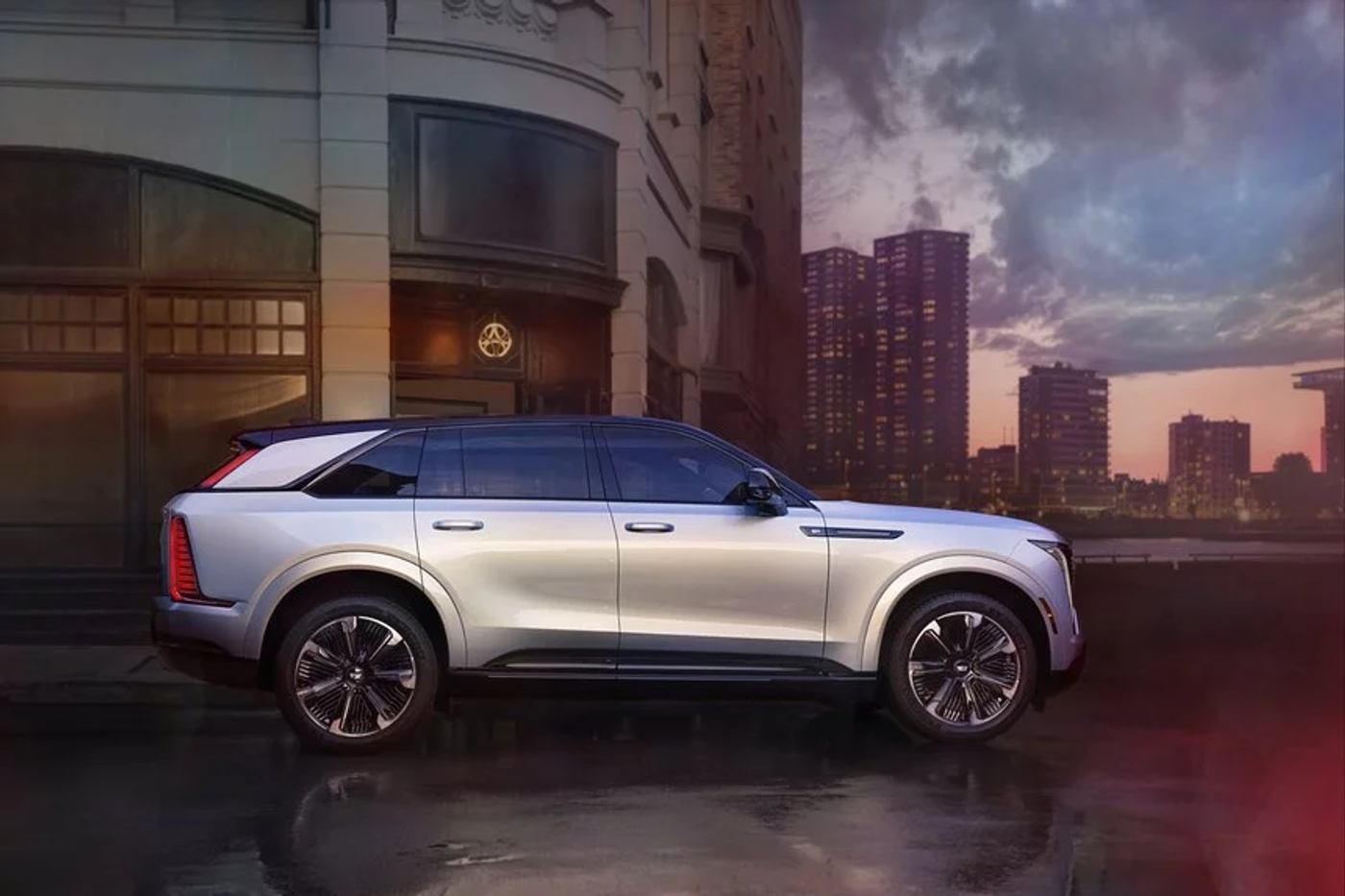 Более 700 километров на одной зарядке: дальнобойный Cadillac Escalade IQ