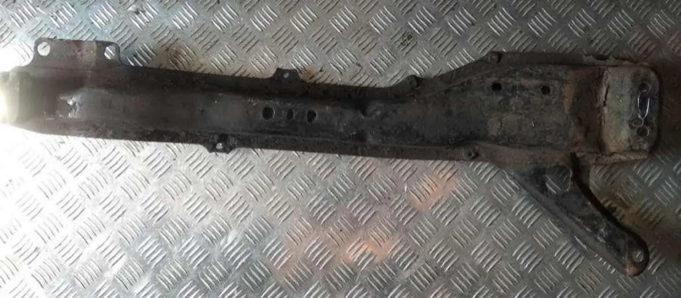 Балка под радиатор к Toyota Corolla 1991