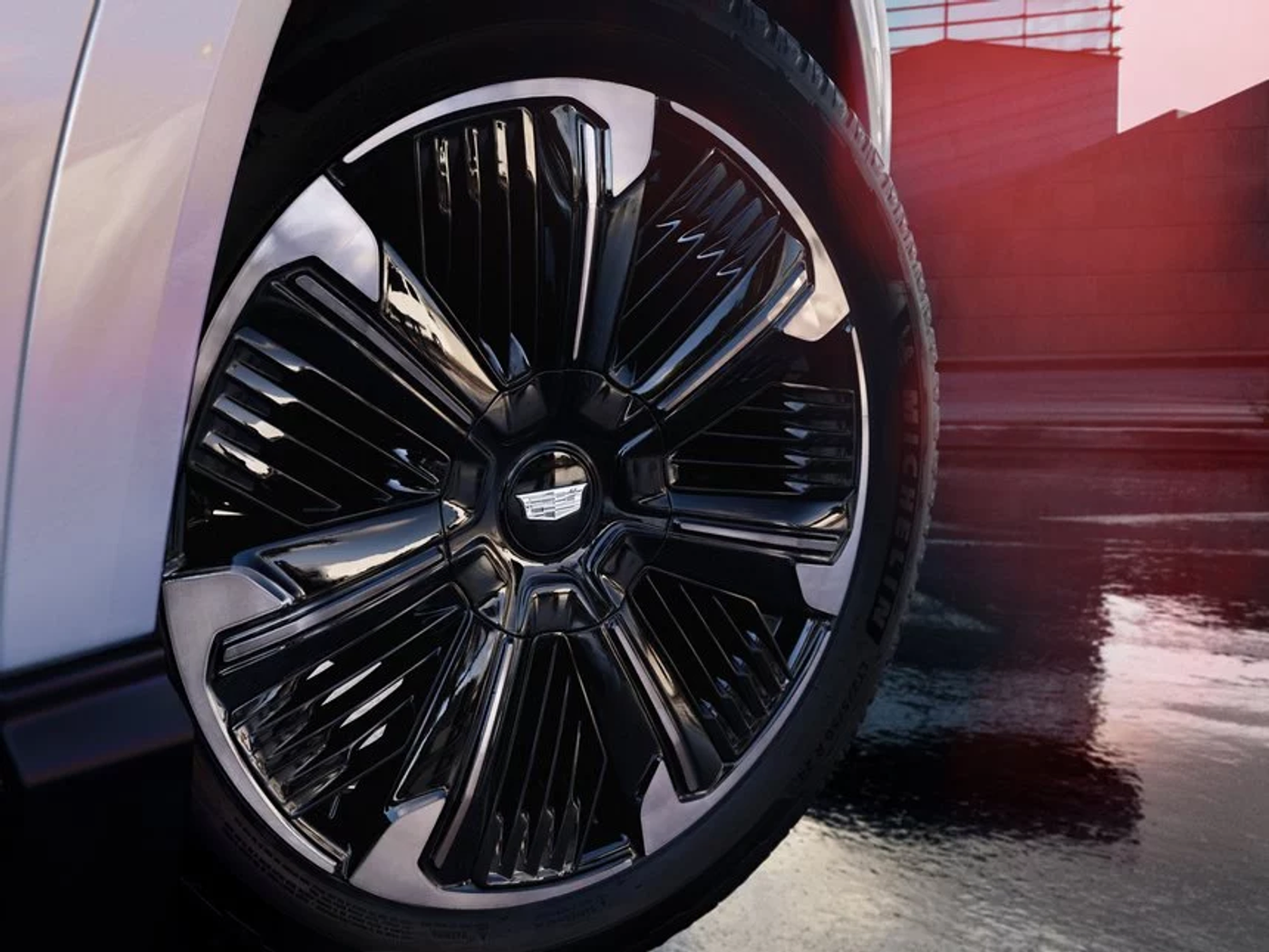 Более 700 километров на одной зарядке: дальнобойный Cadillac Escalade IQ