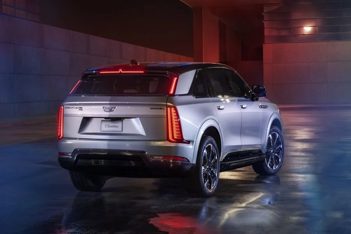 Более 700 километров на одной зарядке: дальнобойный Cadillac Escalade IQ