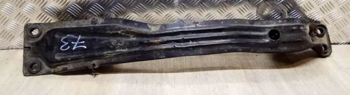 Балка под радиатор к Nissan Primera 2000