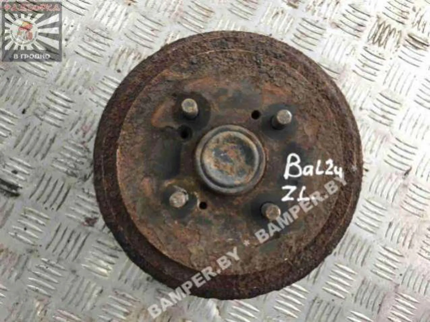 Кулак задний левый к Suzuki Baleno 1999