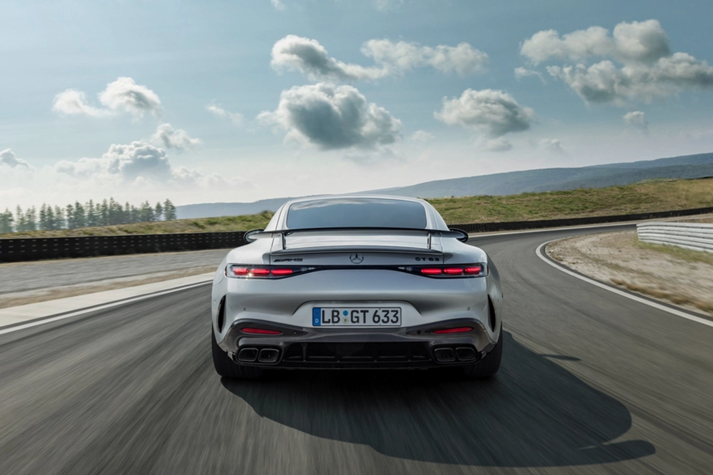 Полноприводный и полноуправляемый: знакомимся с новым Mercedes-AMG GT
