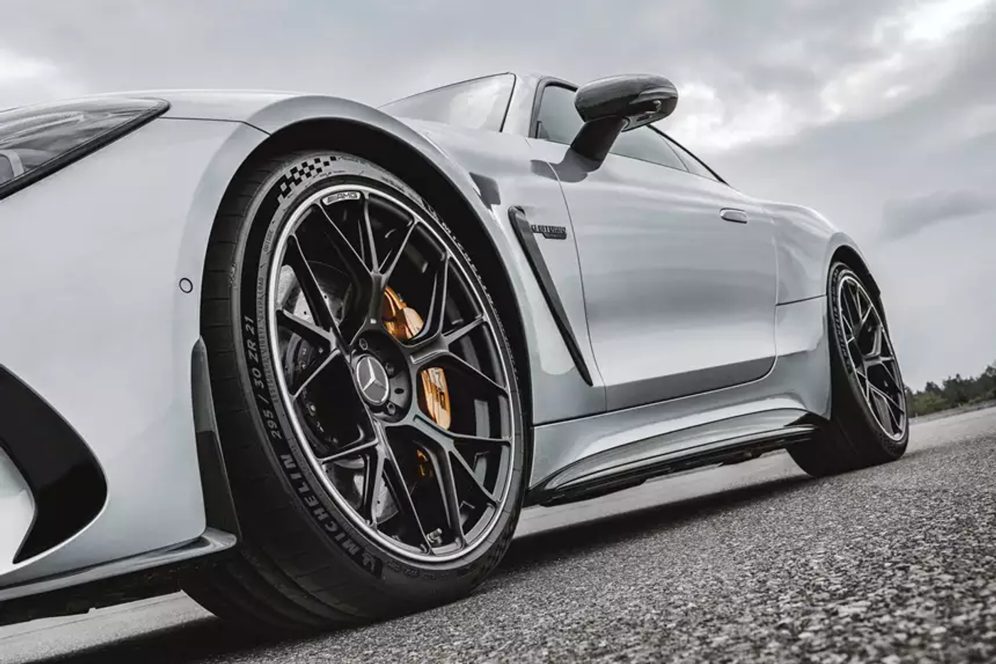 Полноприводный и полноуправляемый: знакомимся с новым Mercedes-AMG GT