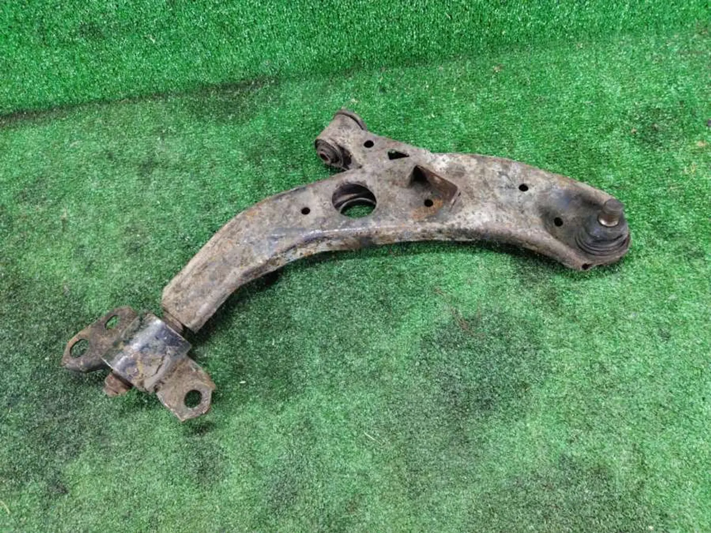 Рычаг передний правый к Mazda 626 1999
