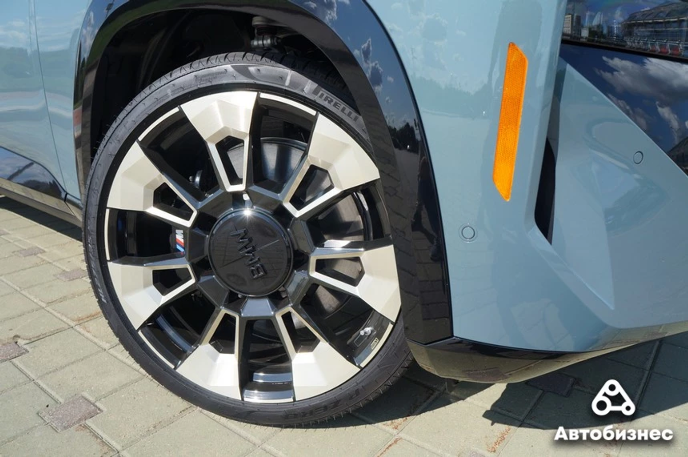 Тест BMW XM: современное искусство