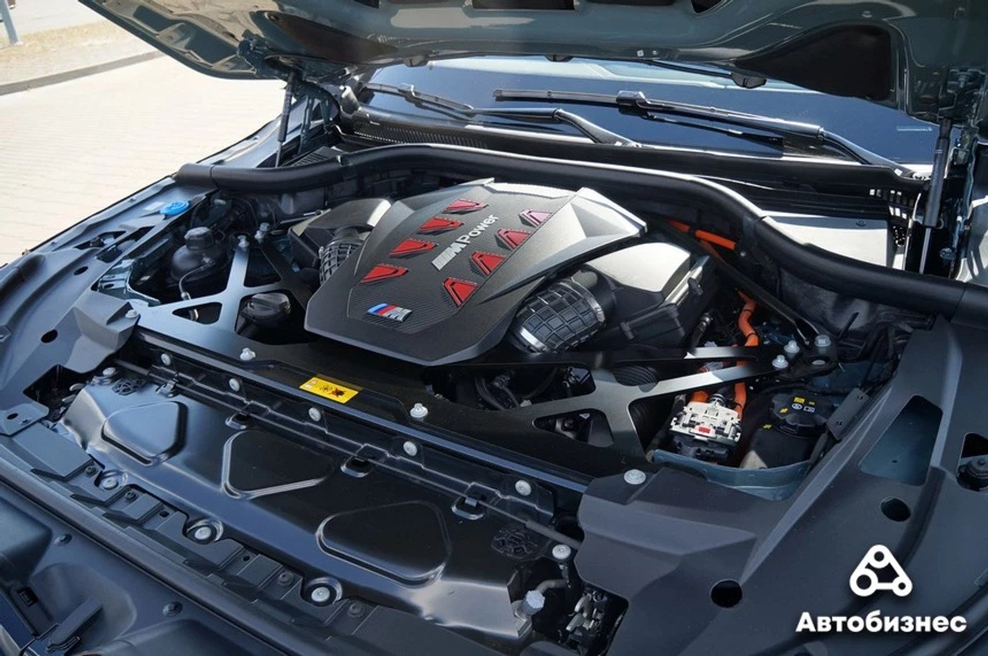 Тест BMW XM: современное искусство