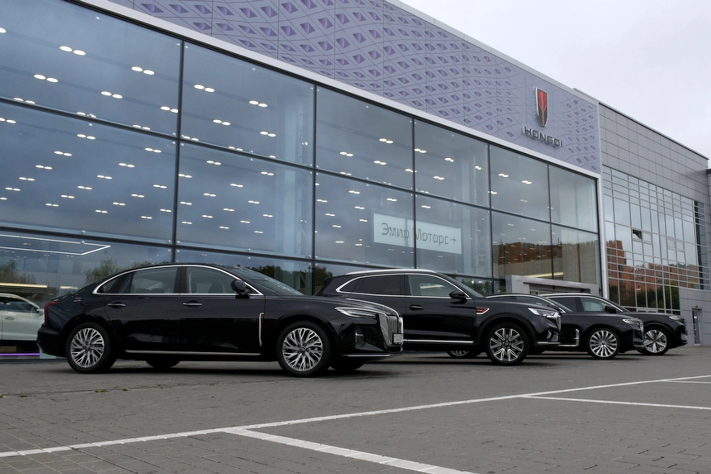 Hongqi в Беларуси: открылся автосалон, следом стартует местная сборка