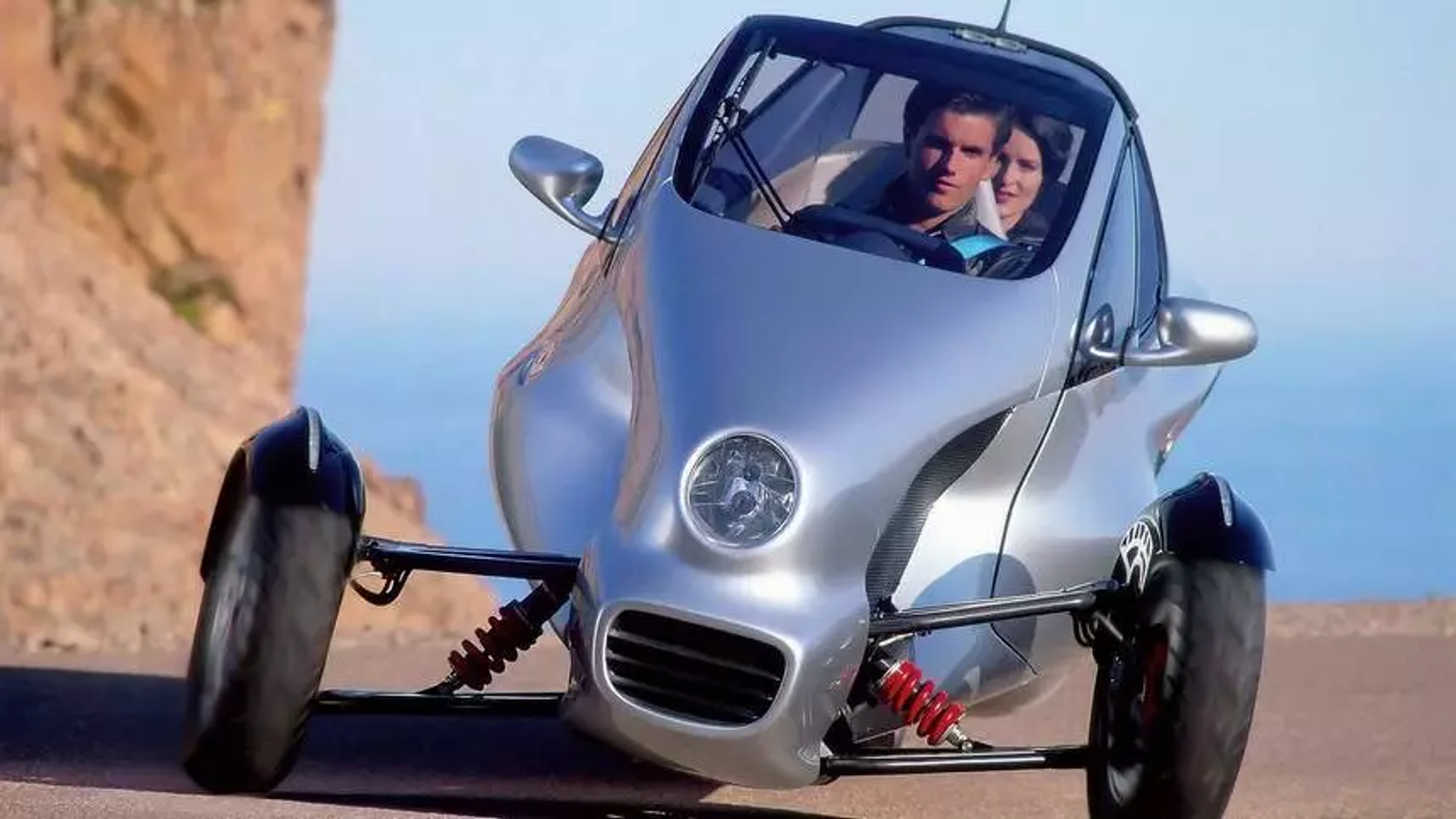 Этот трехколесный Mercedes из 1990-х удивляет до сих пор