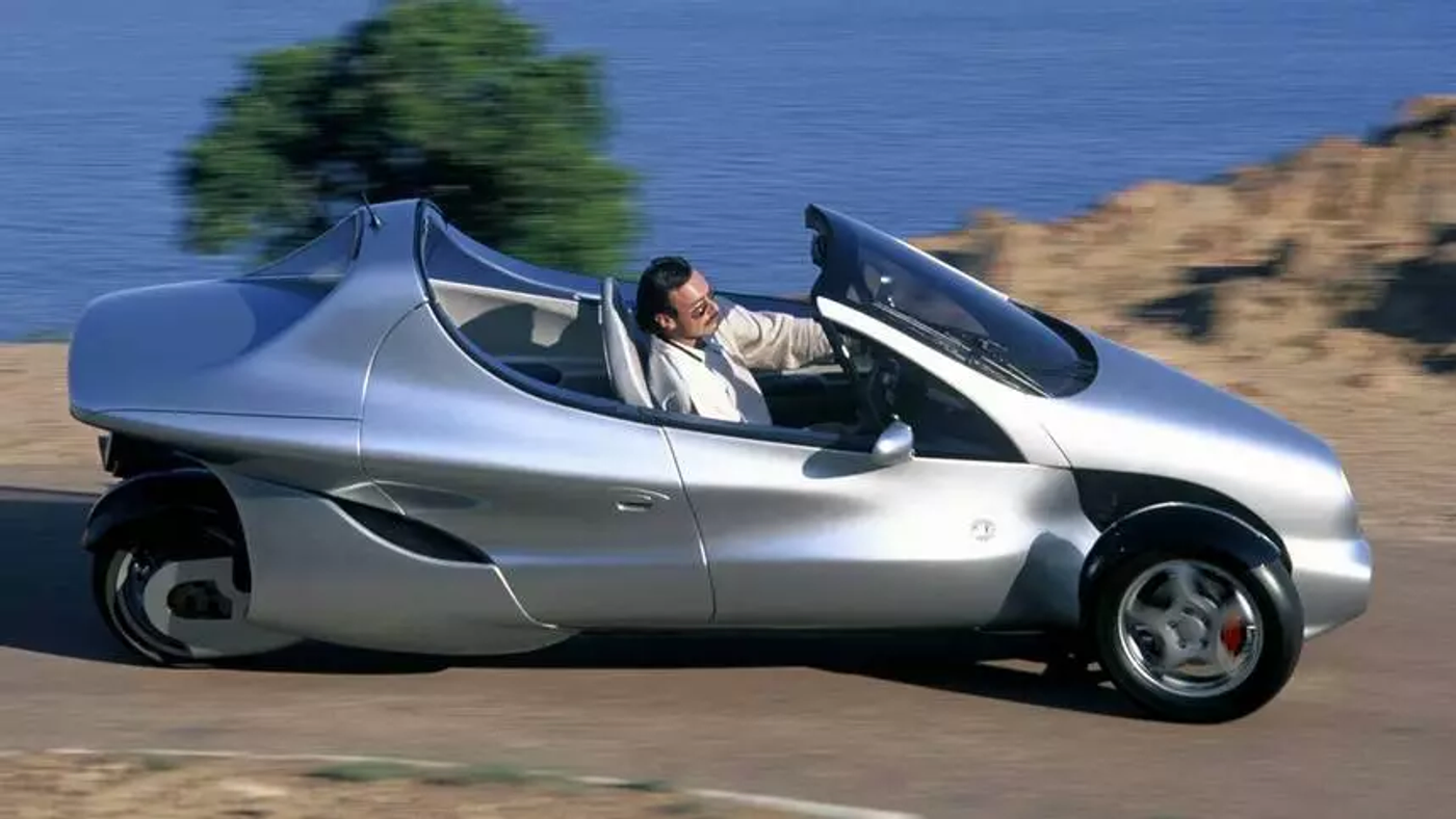 Этот трехколесный Mercedes из 1990-х удивляет до сих пор