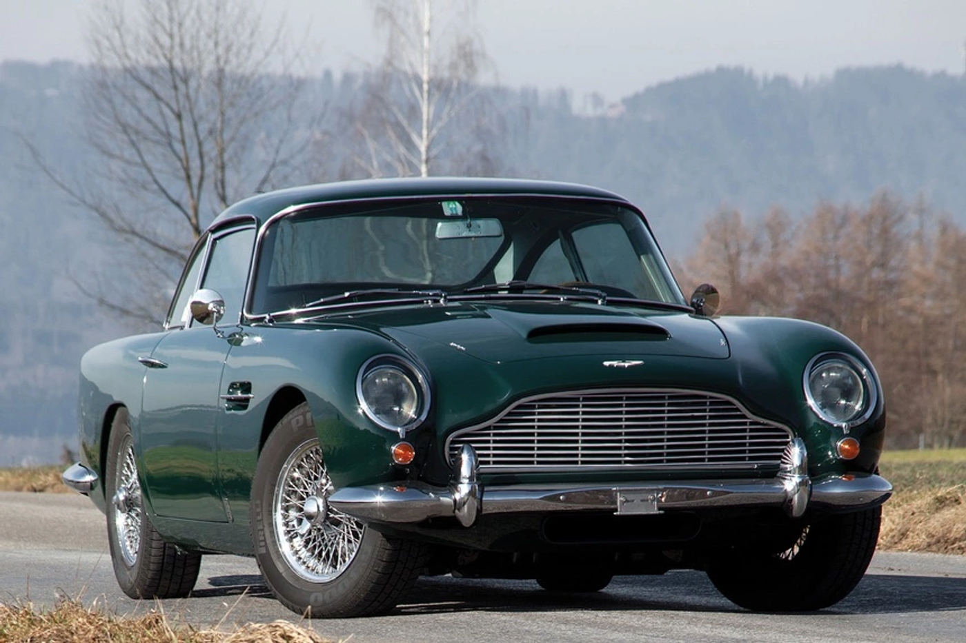 60-летие Aston Martin DB5: история самой знаменитой машины Бонда