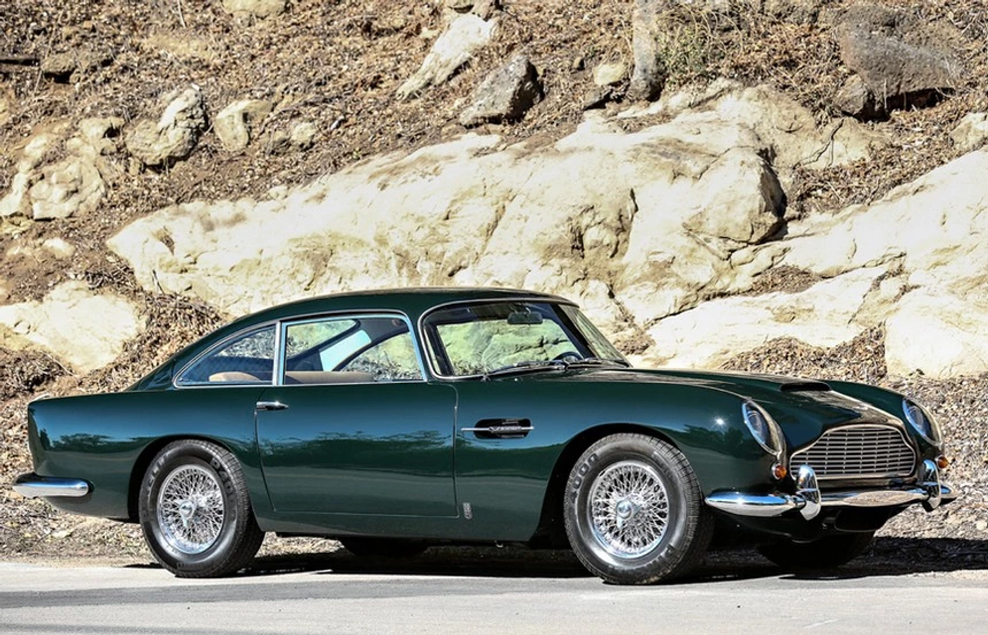 60-летие Aston Martin DB5: история самой знаменитой машины Бонда