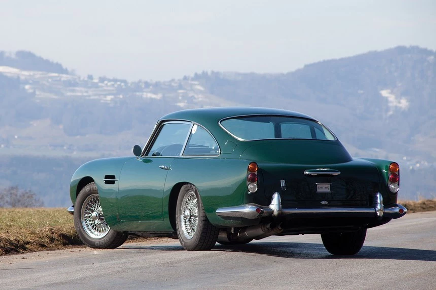 60-летие Aston Martin DB5: история самой знаменитой машины Бонда