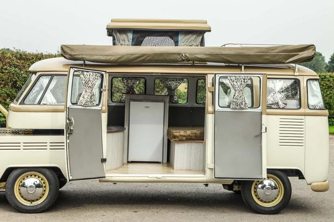 Оригинальный кемпер VW Type 2 выставили на аукцион