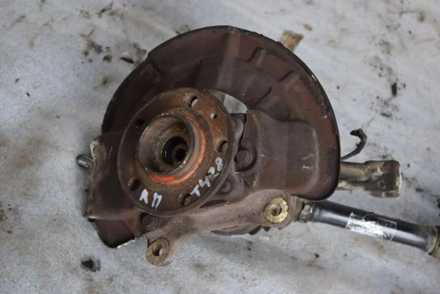 Кулак поворотный правый к Volvo S80 2000
