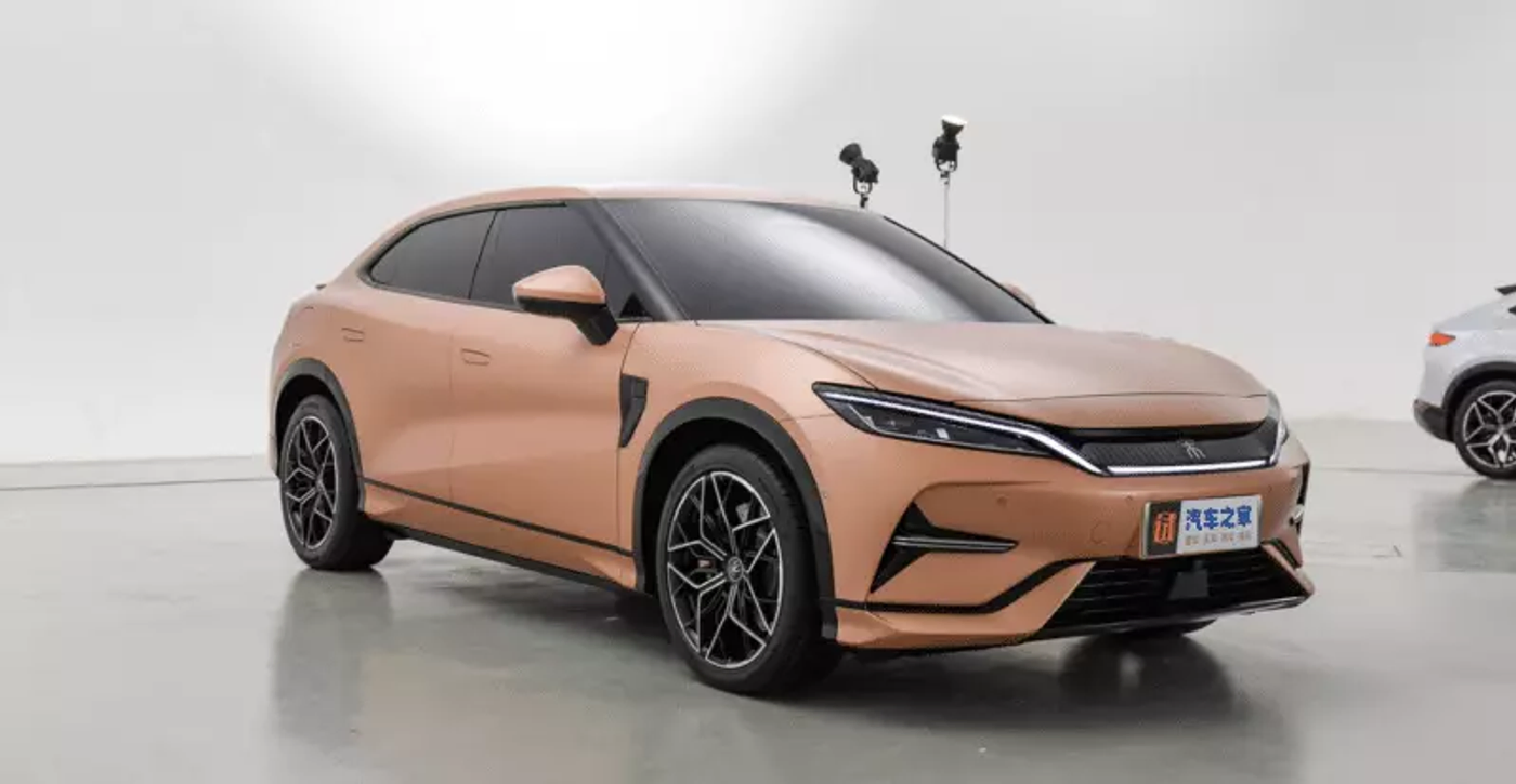 BYD показал тизерные изображения интерьера внедорожника Song L