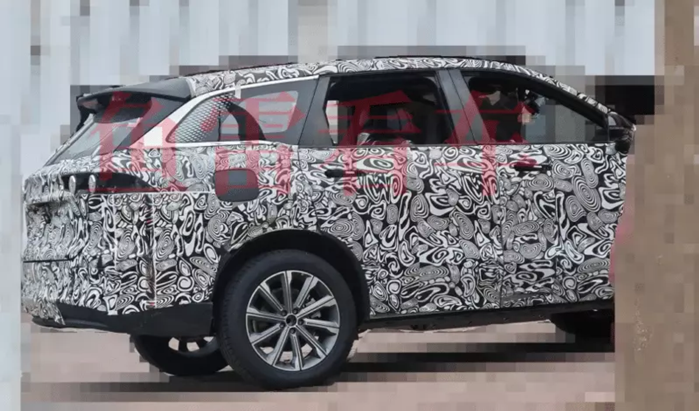 Появились фото нового кроссовера Chery T38 в камуфляже