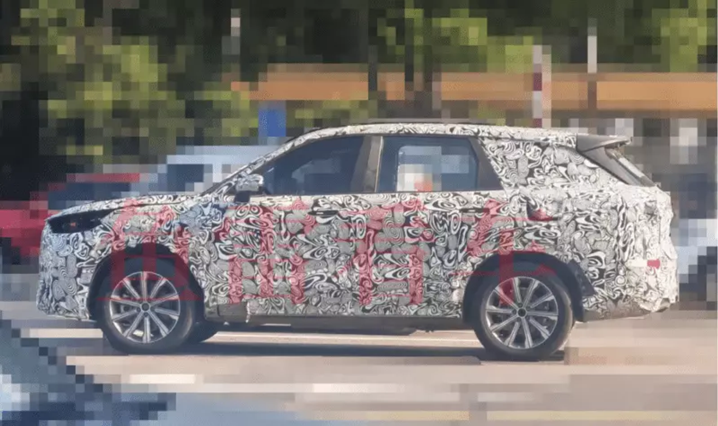 Появились фото нового кроссовера Chery T38 в камуфляже