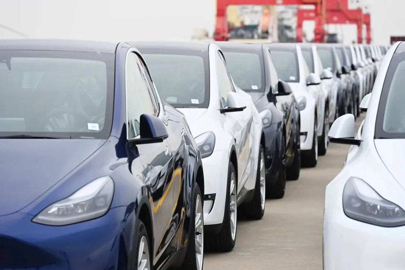 Tesla настаивает на ужесточении топливных стандартов, чтобы сохранить лидерство на рынке