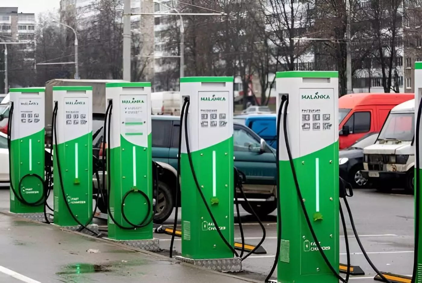 В Беларуси работает более 900 зарядных станций для электротранспорта