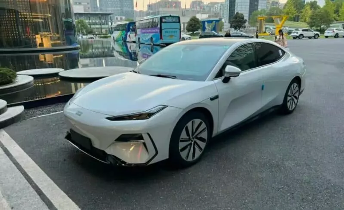 Geely Galaxy E8: новый электрический седан с запасом хода 665 километров