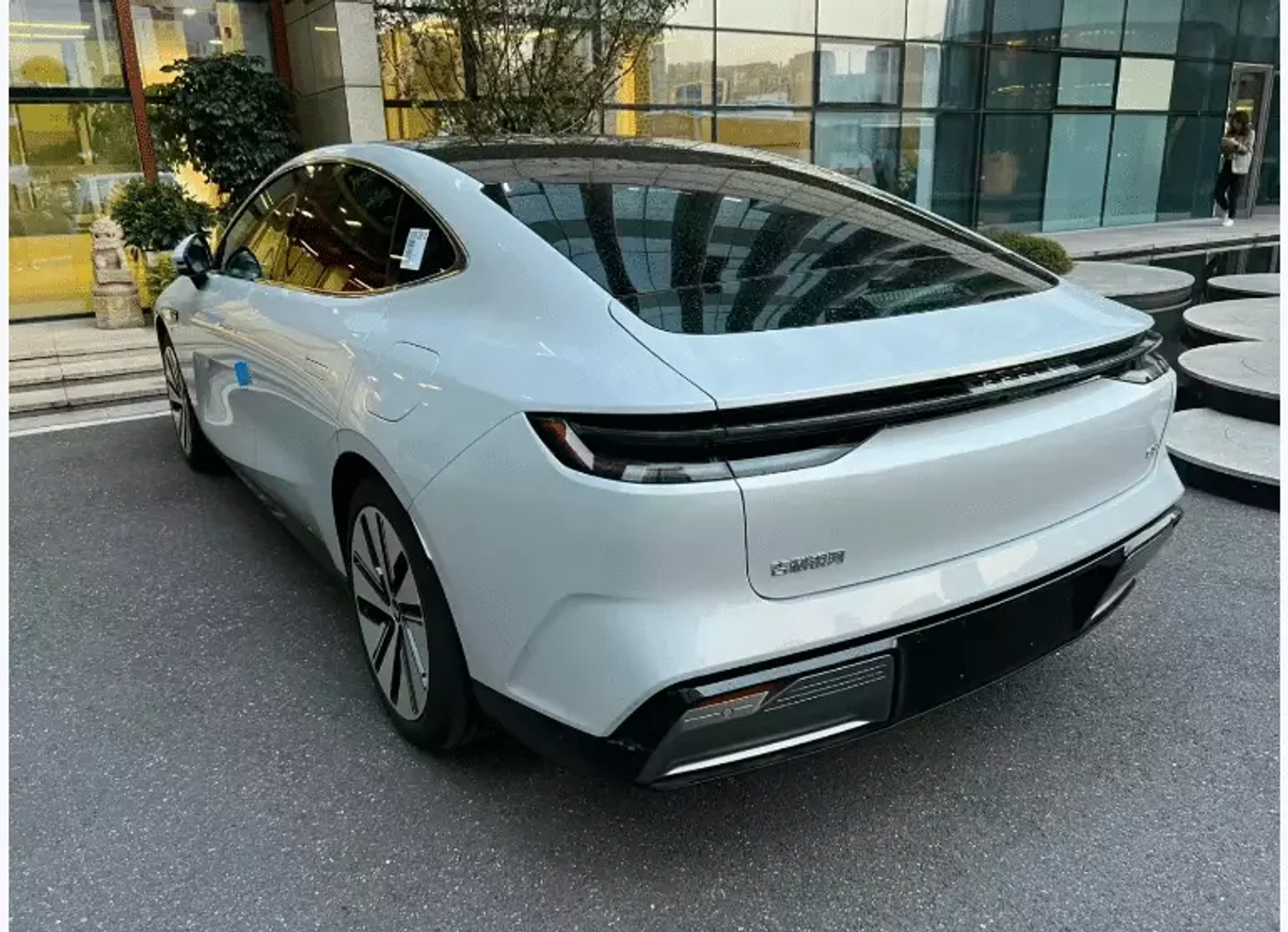 Geely Galaxy E8: новый электрический седан с запасом хода 665 километров