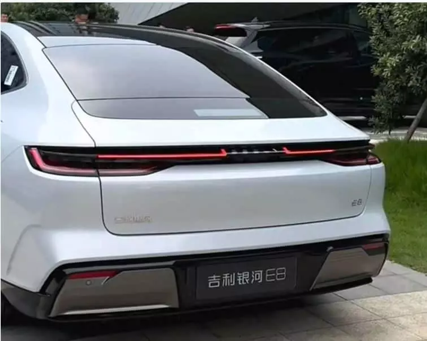 Geely Galaxy E8: новый электрический седан с запасом хода 665 километров