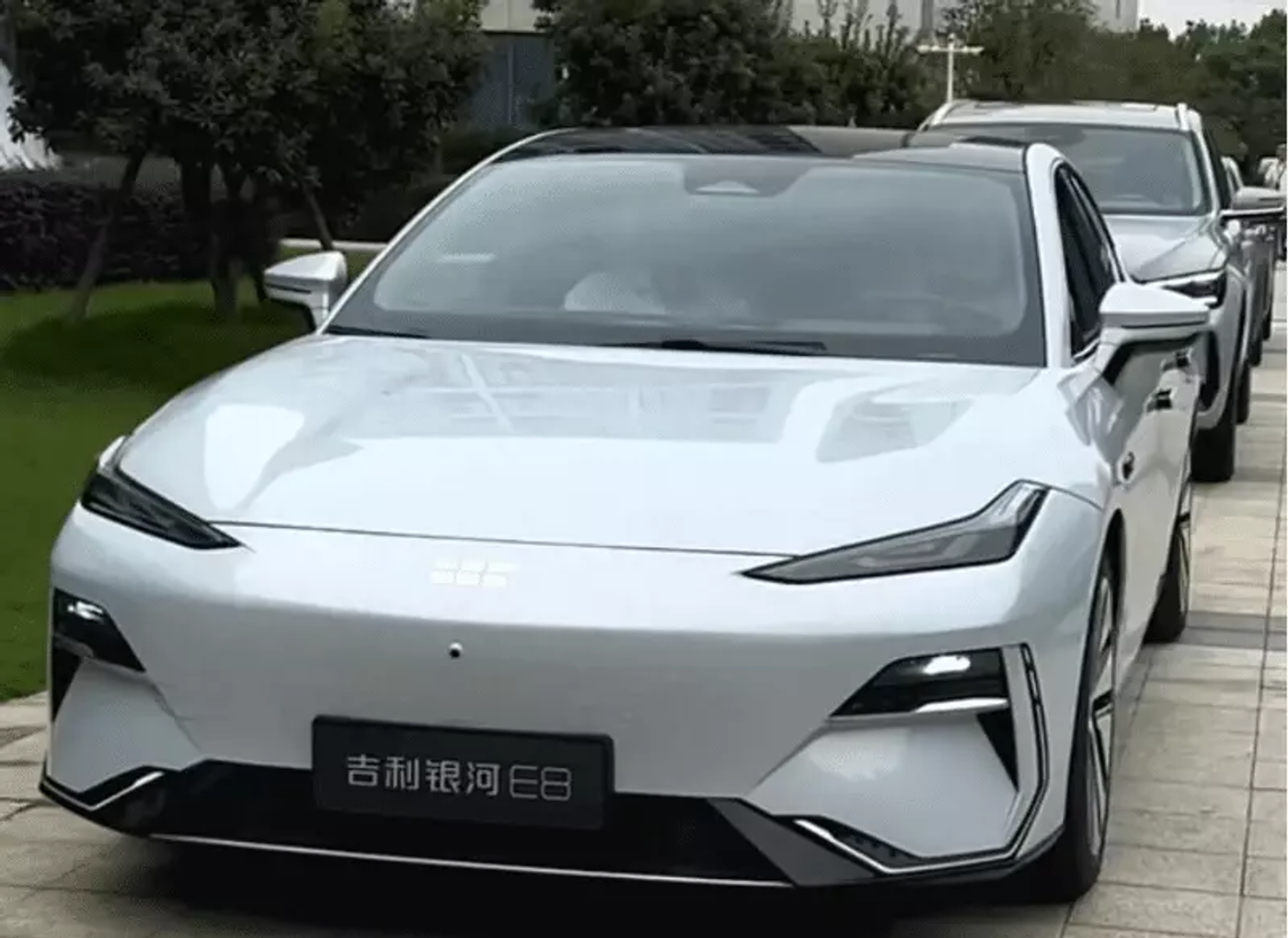 Geely Galaxy E8: новый электрический седан с запасом хода 665 километров
