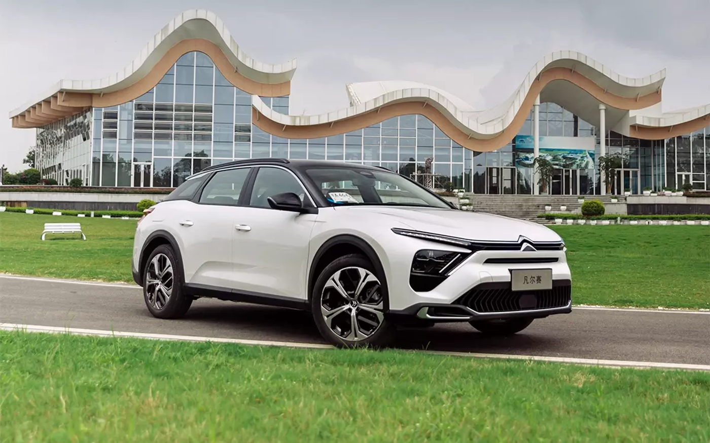 На российском рынке появился Citroёn C5 X