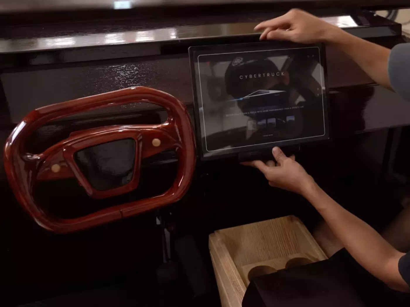 Умелец сделал деревянный Tesla Cybertruck