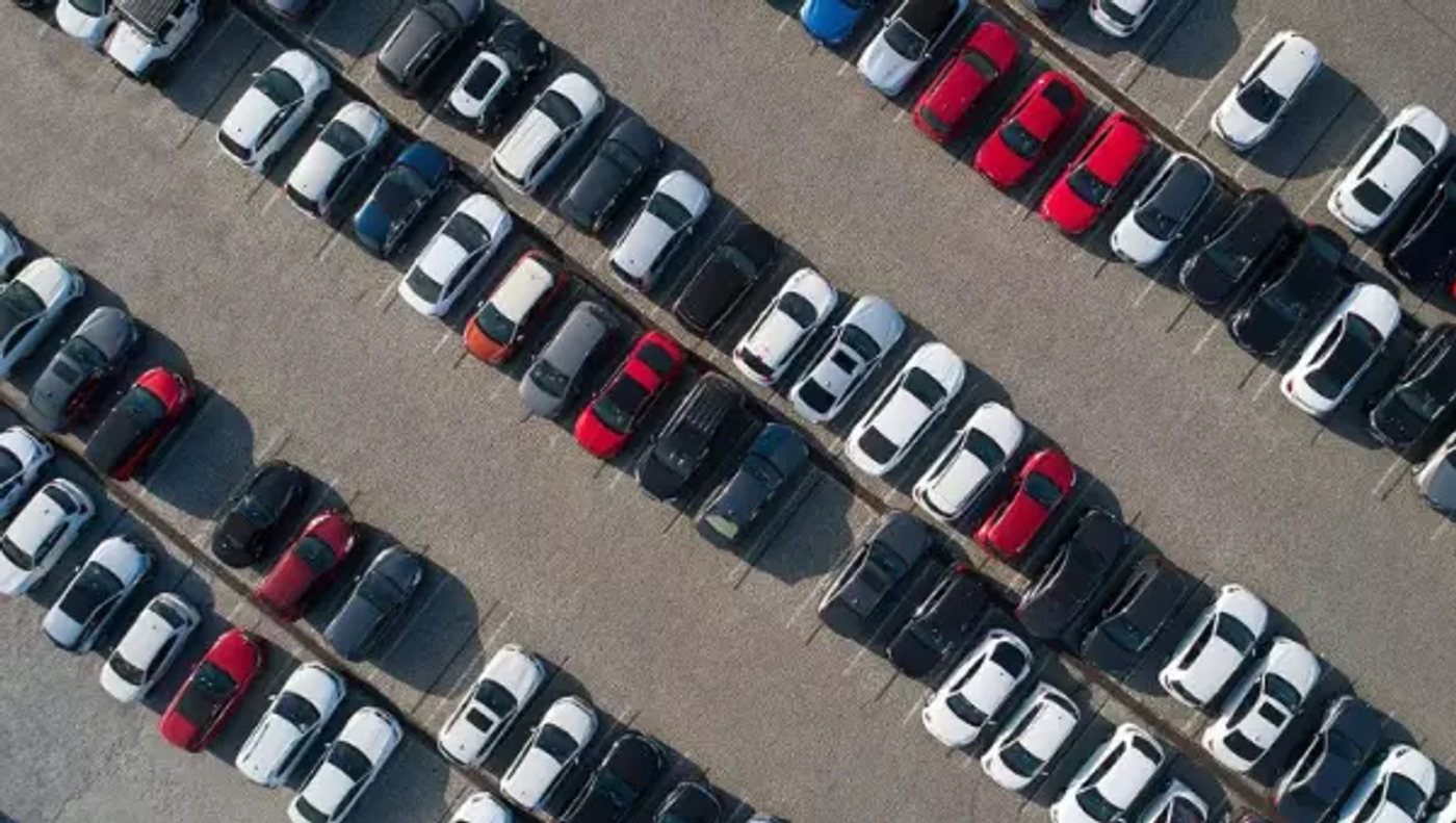 Власти Турции объявили распродажу 700 тысяч авто со штрафстоянки