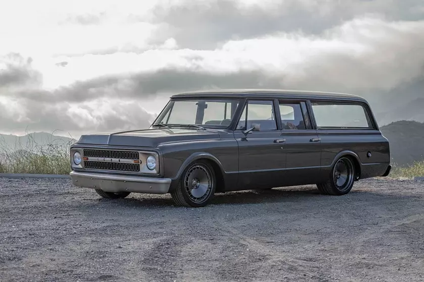 Шедевр за миллион – рестомод Chevrolet Suburban мощностью 1000 сил