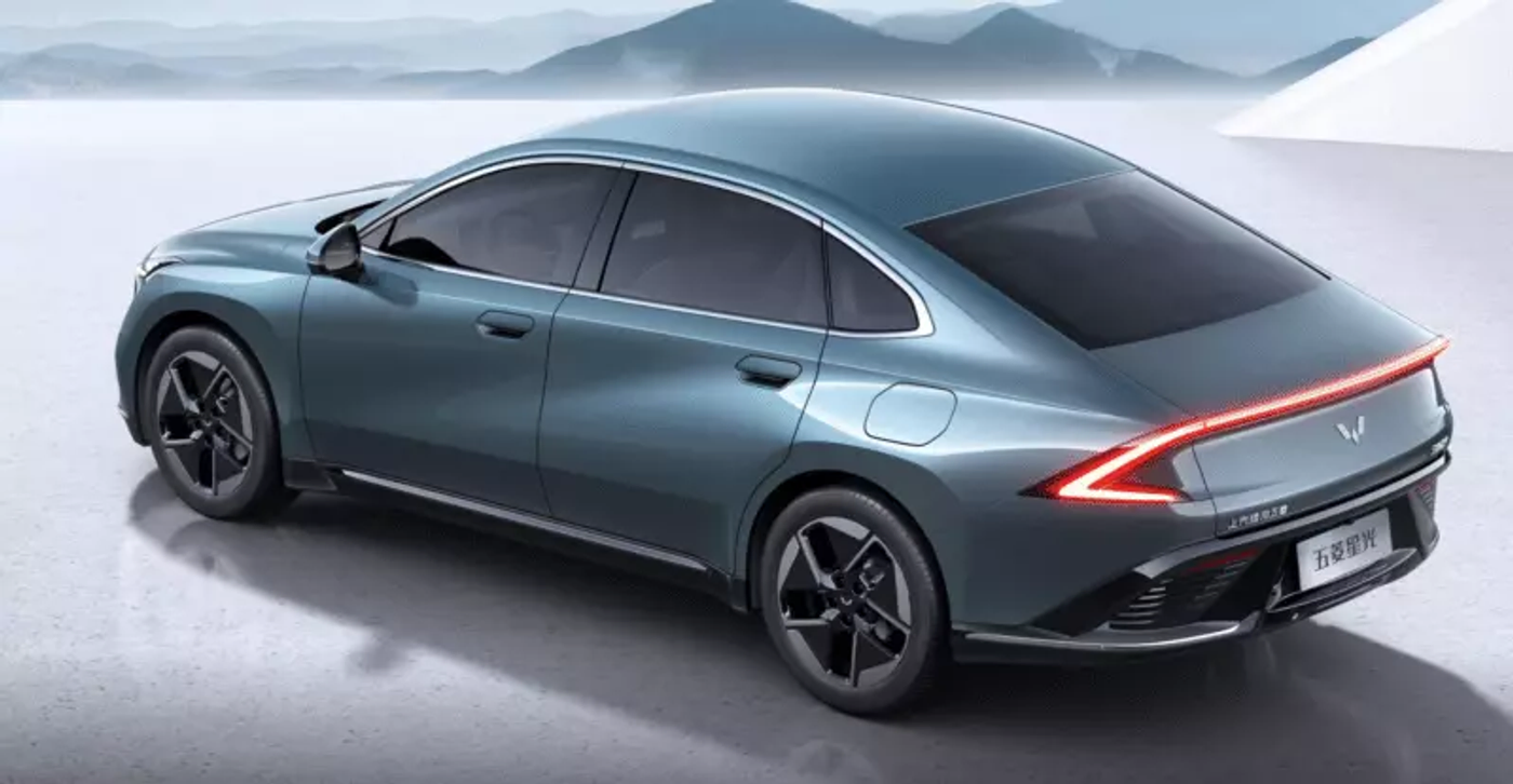 Wuling Starlight: новый седан с экологическим приводом