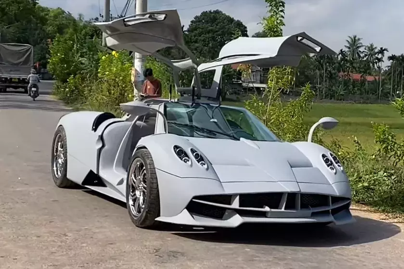 Вьетнамские энтузиасты создали реплику легендарного гиперкара Pagani Huayra, преемника Zonda