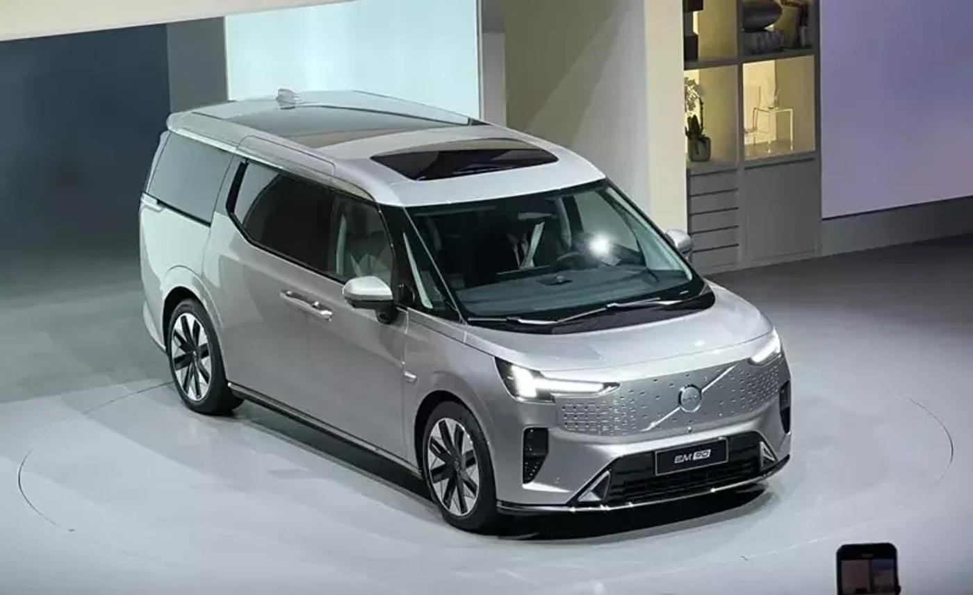 Полнейшее безумие: Volvo EM90 стоит в 1,6 раза дороже, чем его «близнец» Zeekr 009