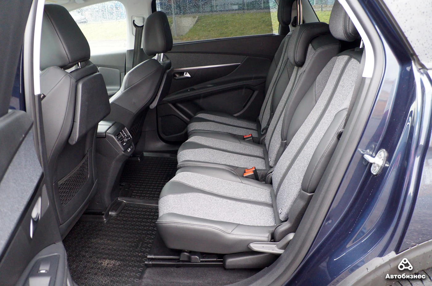 Второй ряд Peugeot 5008