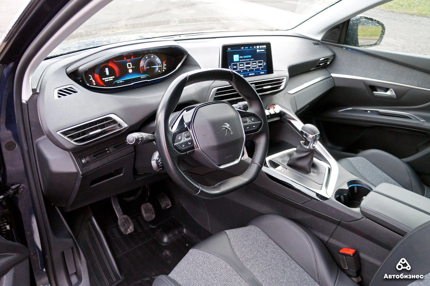 Салон Peugeot 5008