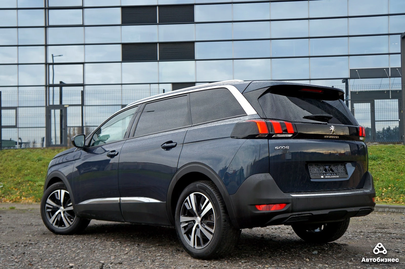 Тест-драйв Peugeot 5008 II: кроссовер с элементами компактвэна