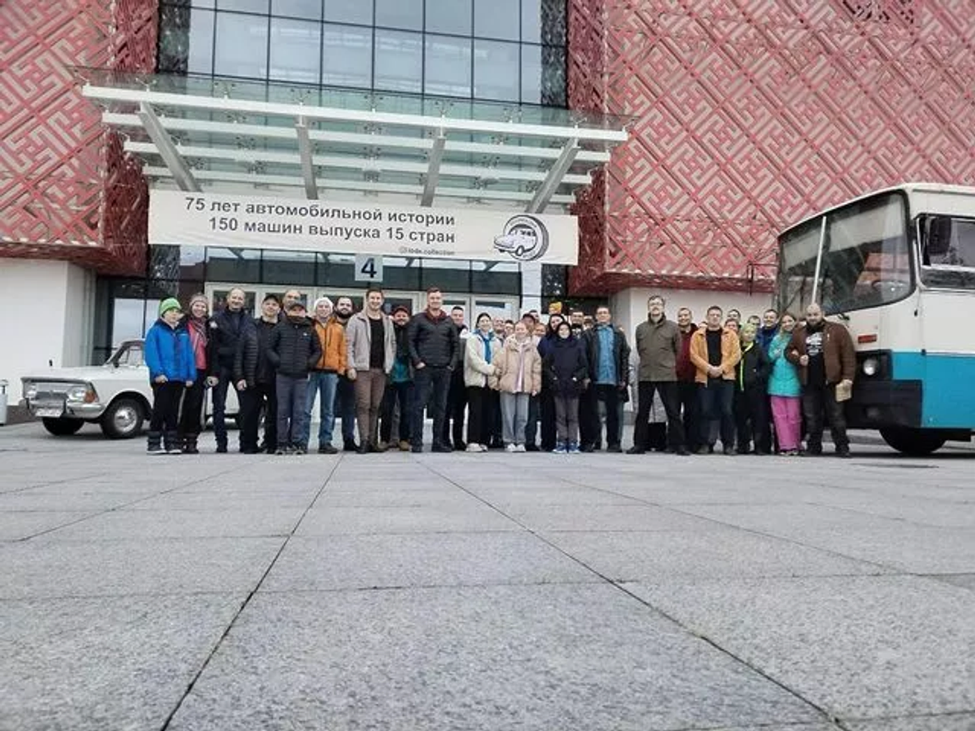 Выставка ретроавтомобилей в «Великом камне» пополняется, но пока официально не открылась