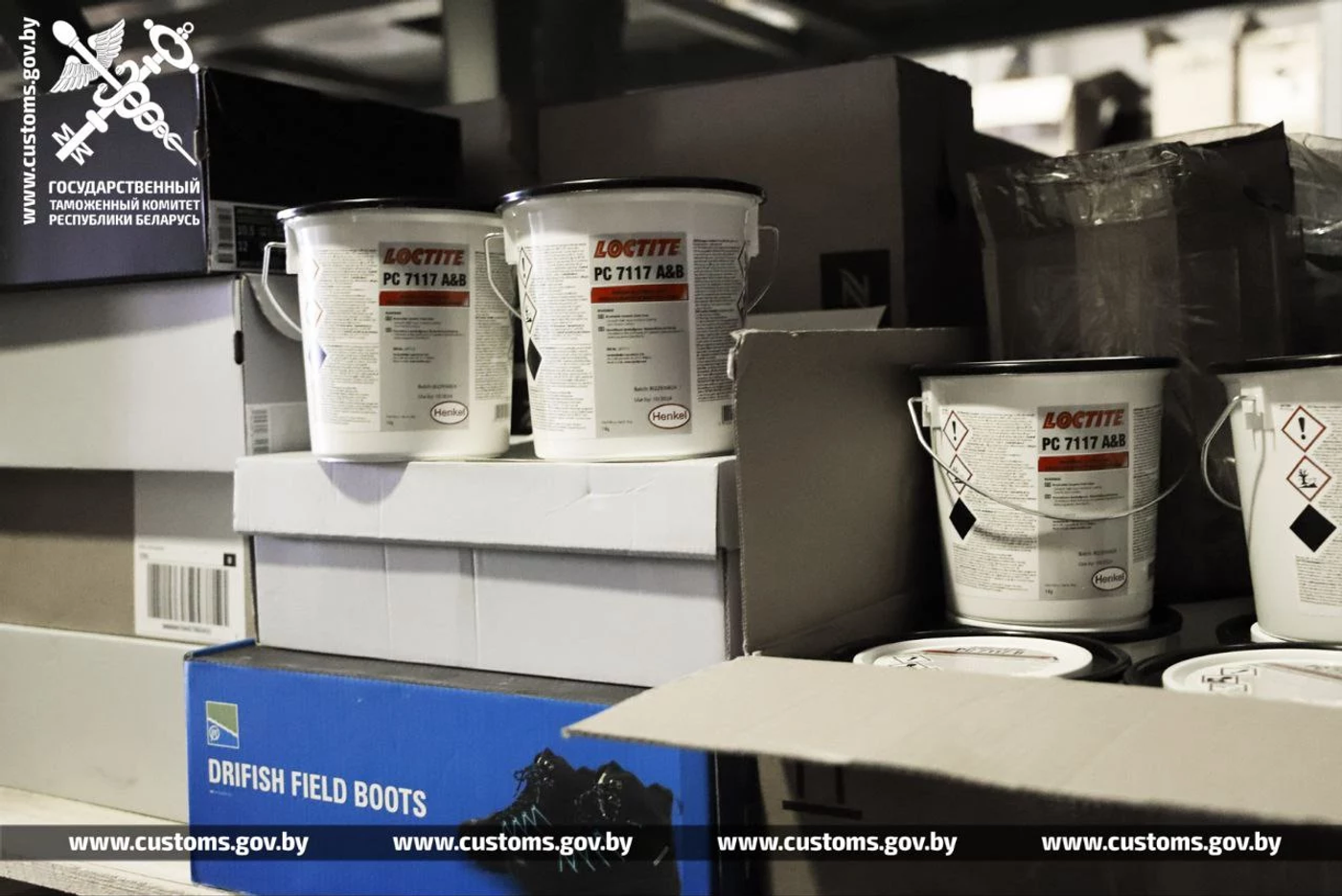 Таможня остановила микроавтобус на трассе – у водителя не оказалось документов на груз