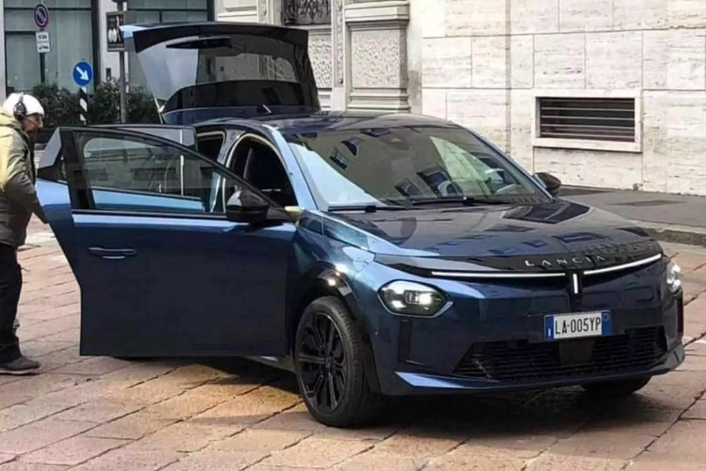 Lancia Ypsilon попала в объективы фотошпионов перед премьерой