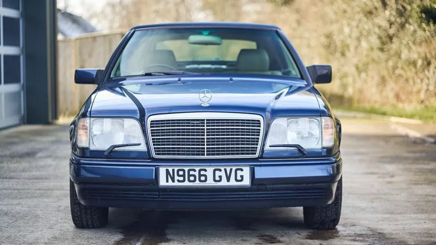 Один из последних кабриолетов легендарной линейки W124
