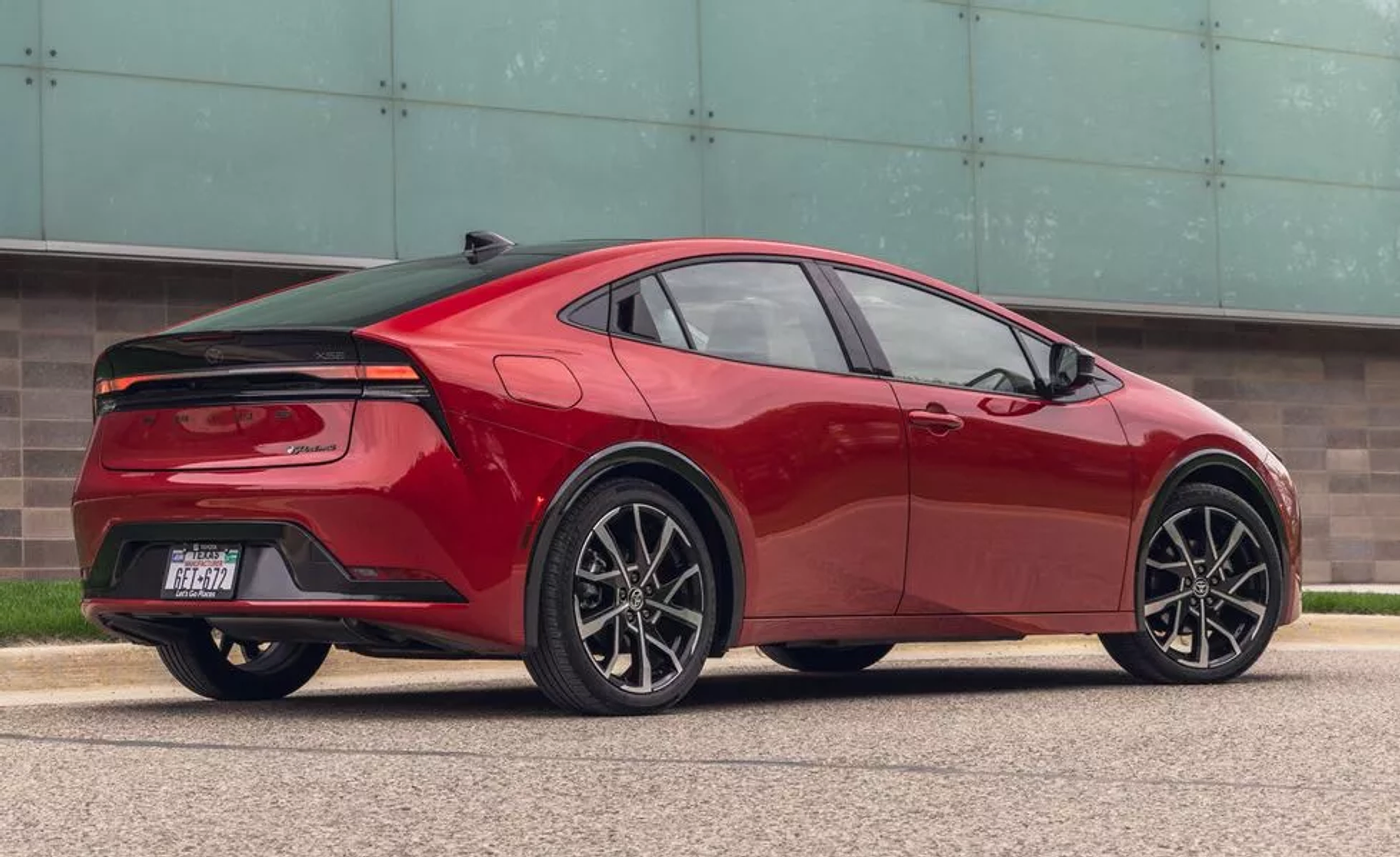 Сравниваем гибриды Toyota: Prius против Prius Prime