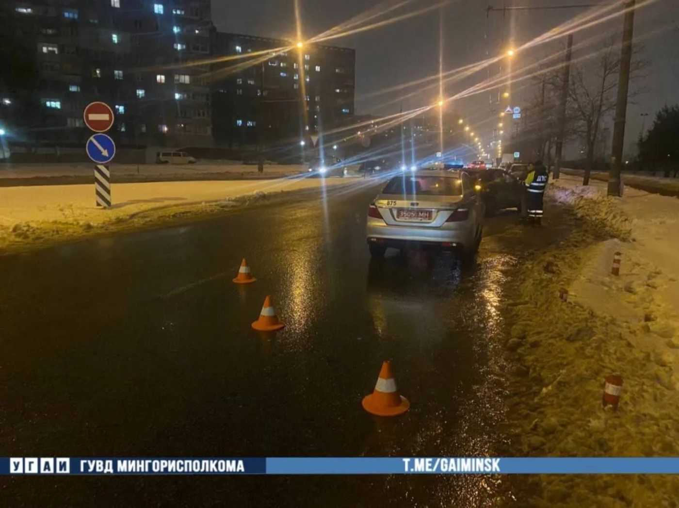 «Не заметила» пешеходный переход и попала под машину