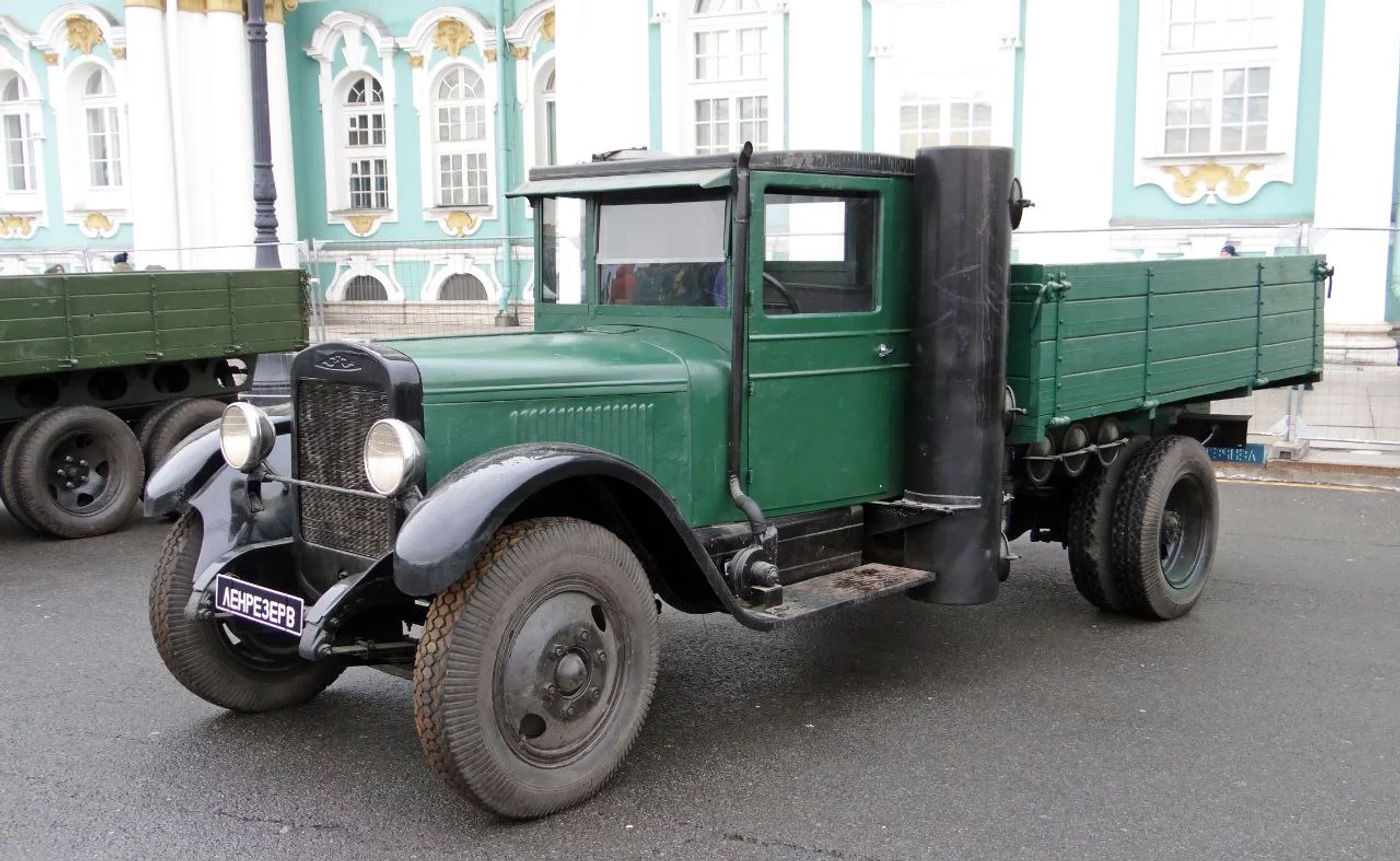 В Питере прошла большая выставка автомобилей времен войны