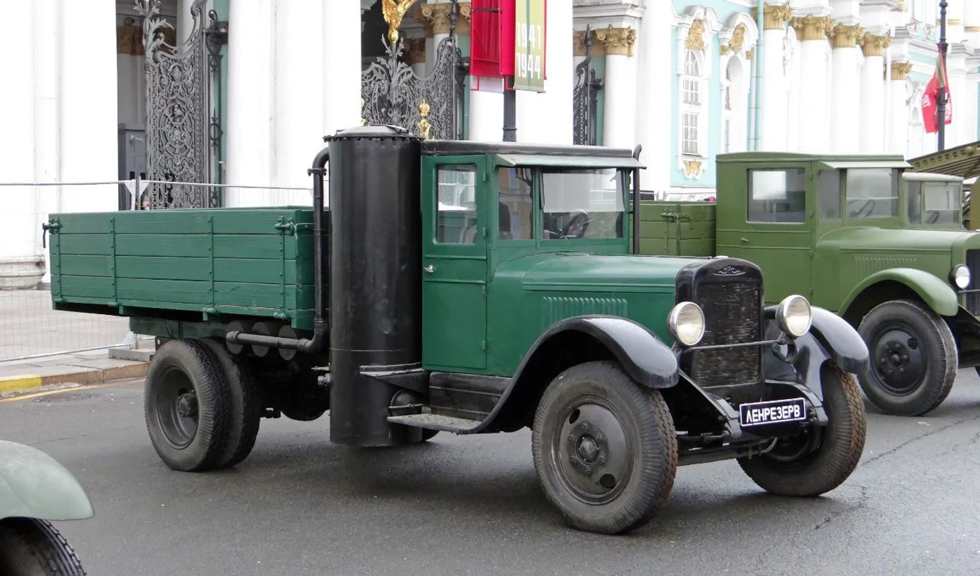 В Питере прошла большая выставка автомобилей времен войны