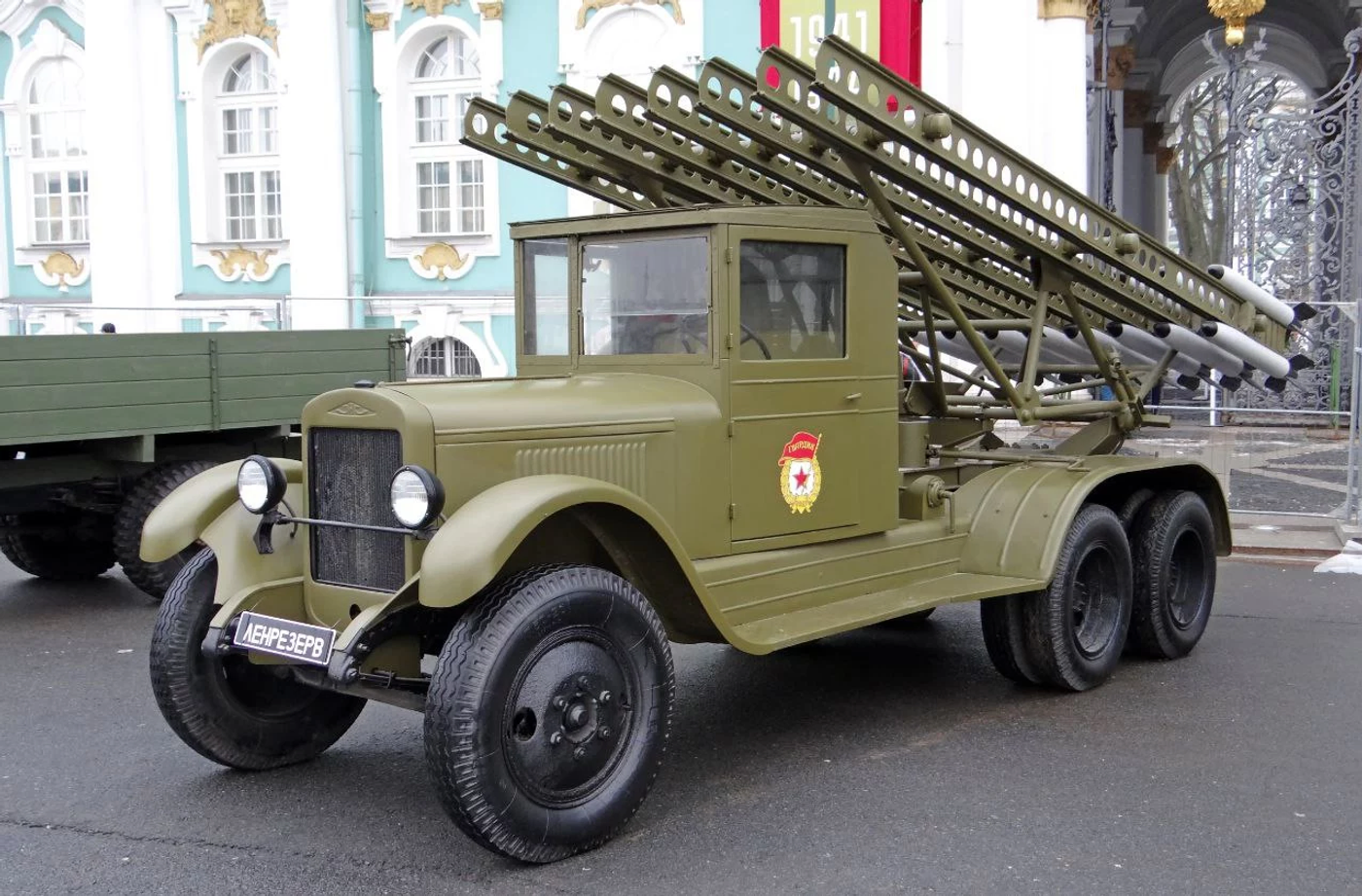 В Питере прошла большая выставка автомобилей времен войны