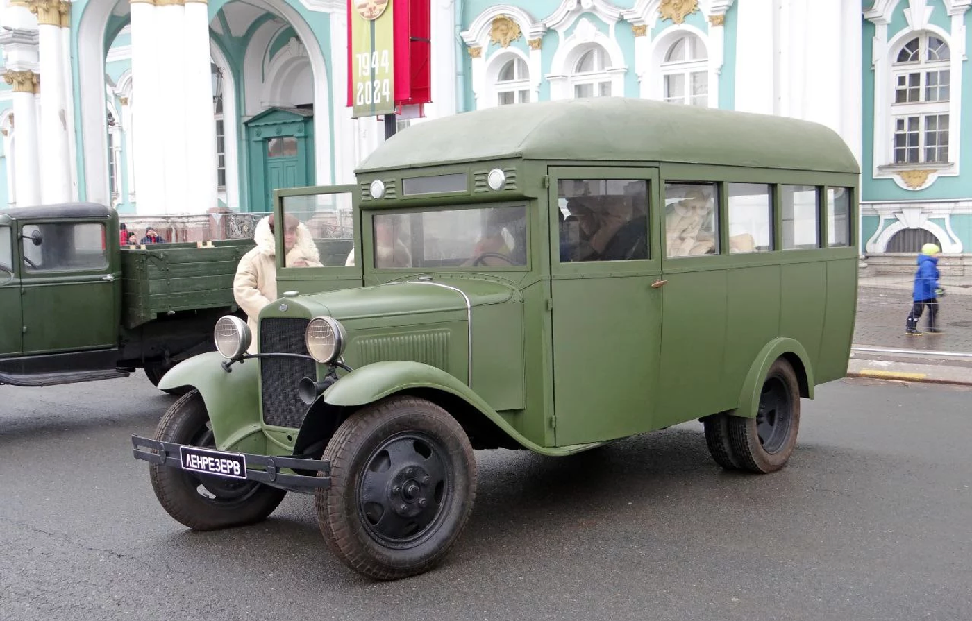 В Питере прошла большая выставка автомобилей времен войны